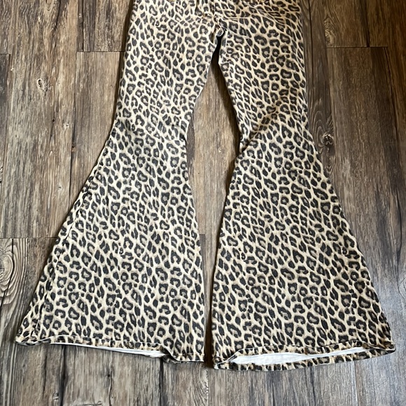 Judy Blue Cool Cat Leopard Print Fit and Flare Jeans - Picture 13 of 13
